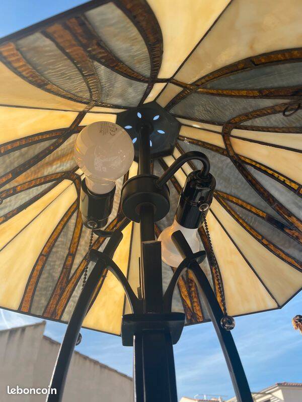 5913 table lamp with brown glass shade Tiffany type