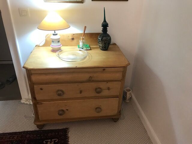 English chest of drawers in pitchpin