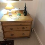 English chest of drawers in pitchpin