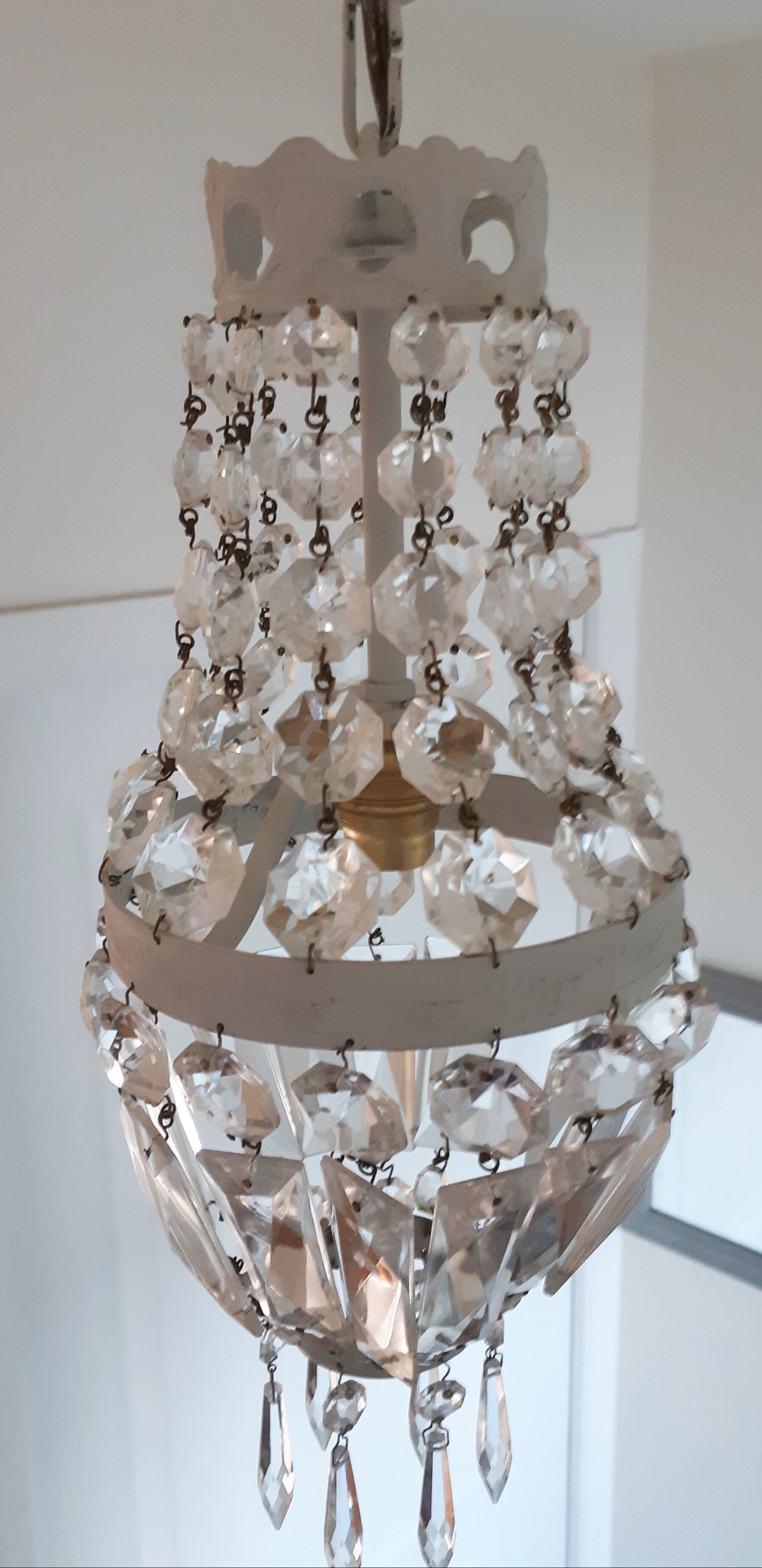 Hot air balloon chandelier with taste buds