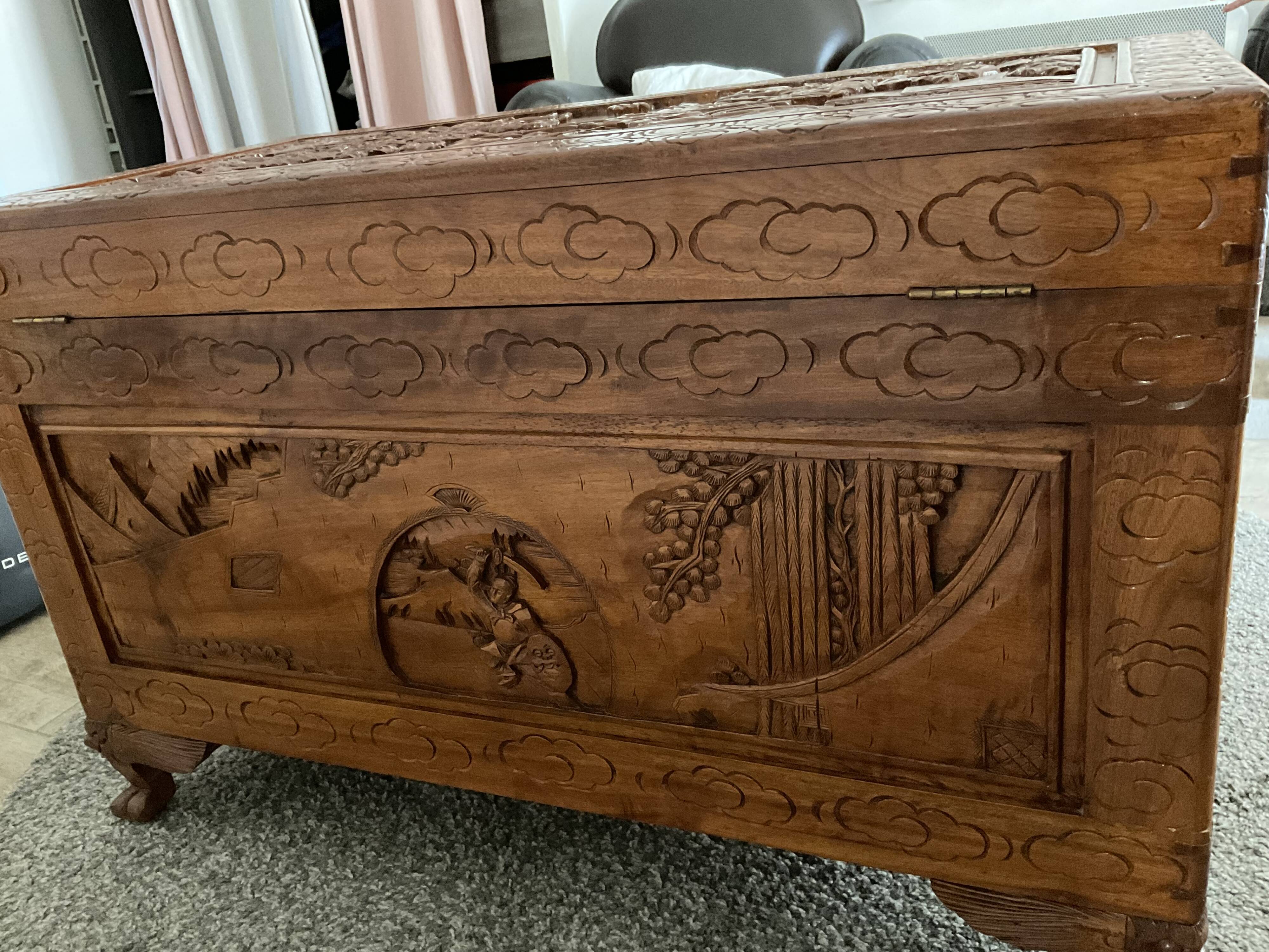 Large chinese chest, carved camphor wood. 1st half of the XXth century