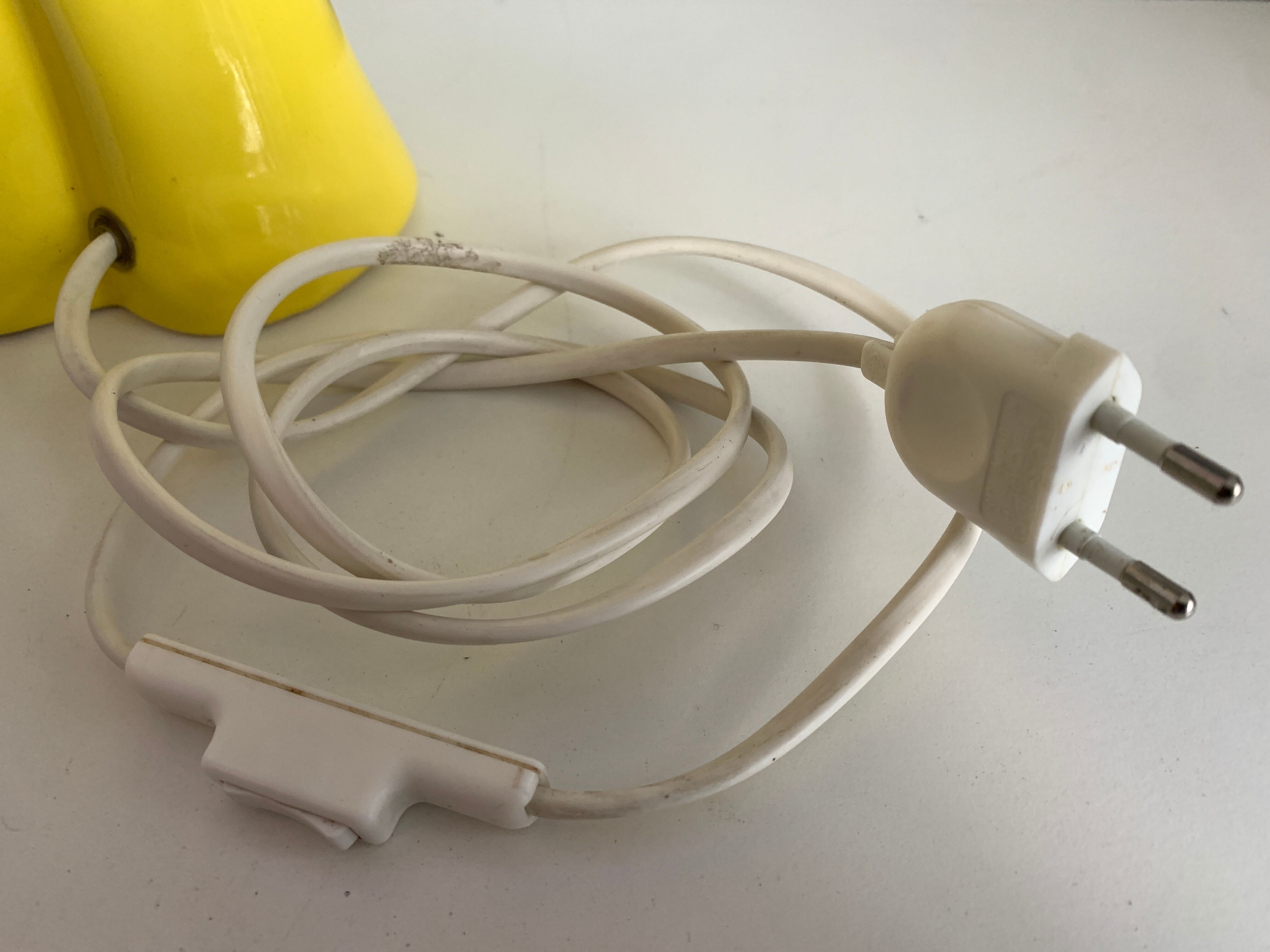 Yellow ceramic hand lamp