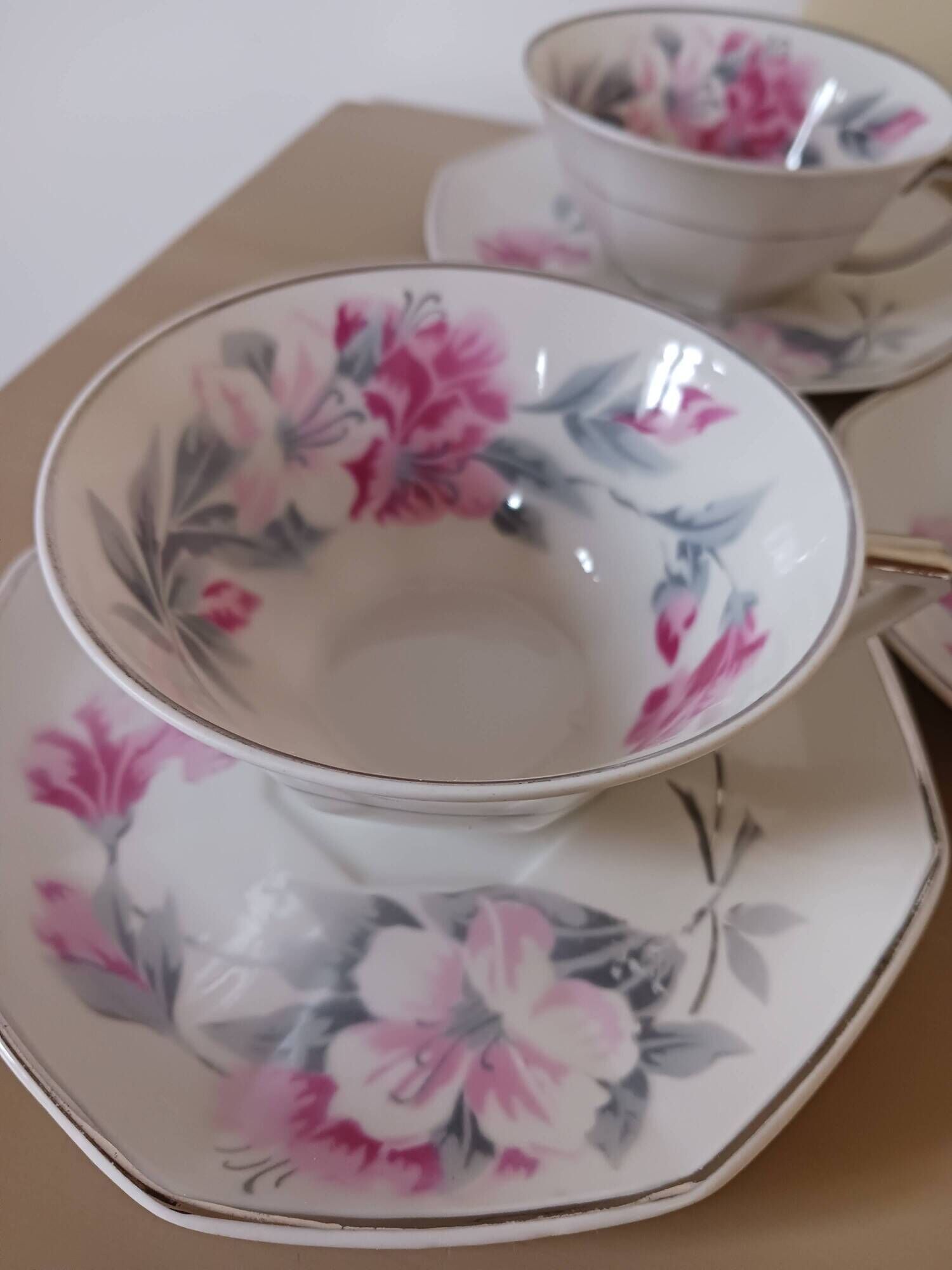 Tasses et sous tasses , années 50 .