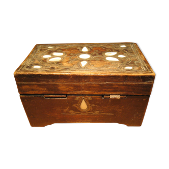 Wooden jewelry box and mother-of-pearl inlays