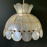 Mother-of-pearl suspension