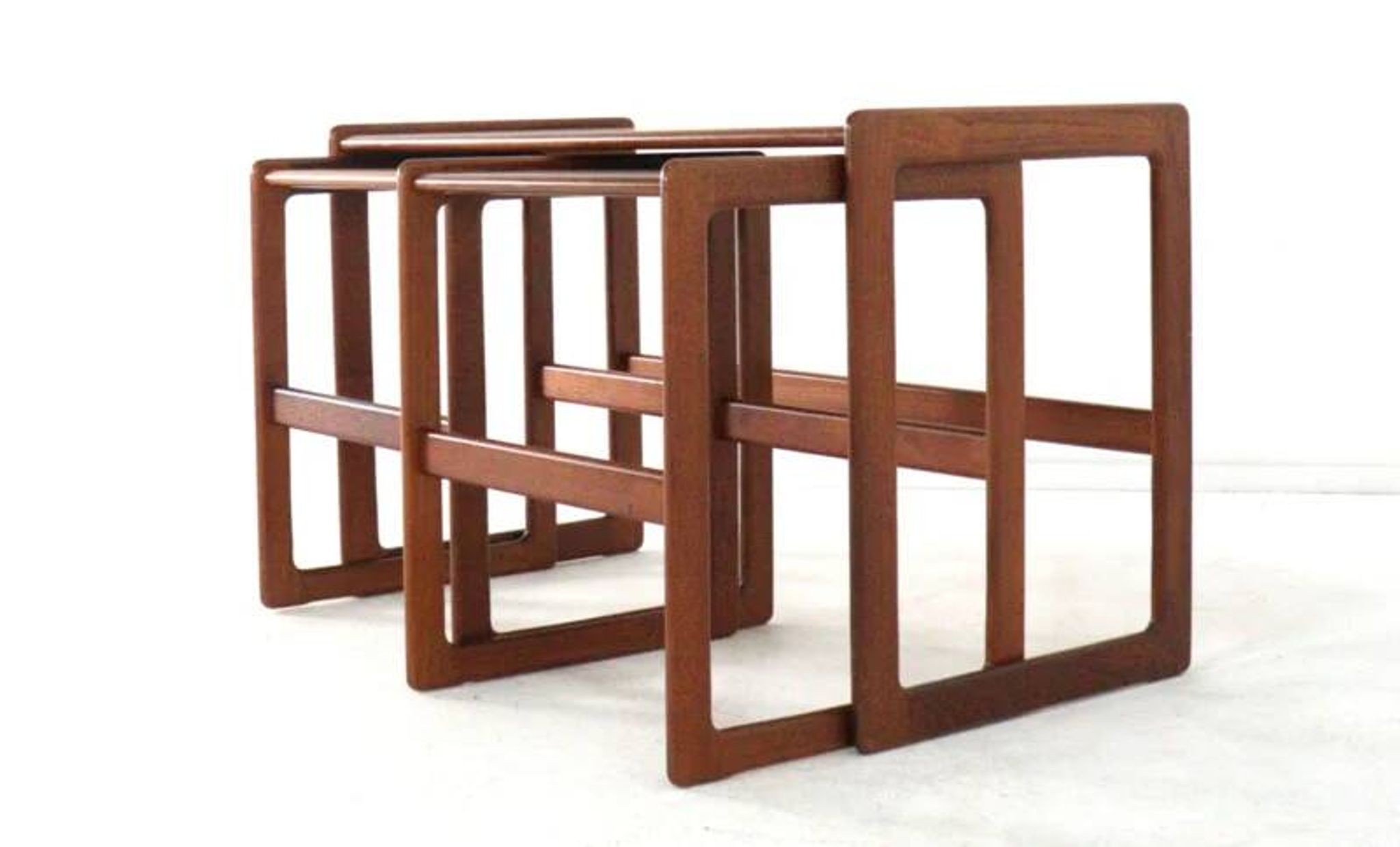 Arne Hovmand Olsen coffee table for Mogens Kold with 2 nesting tables.