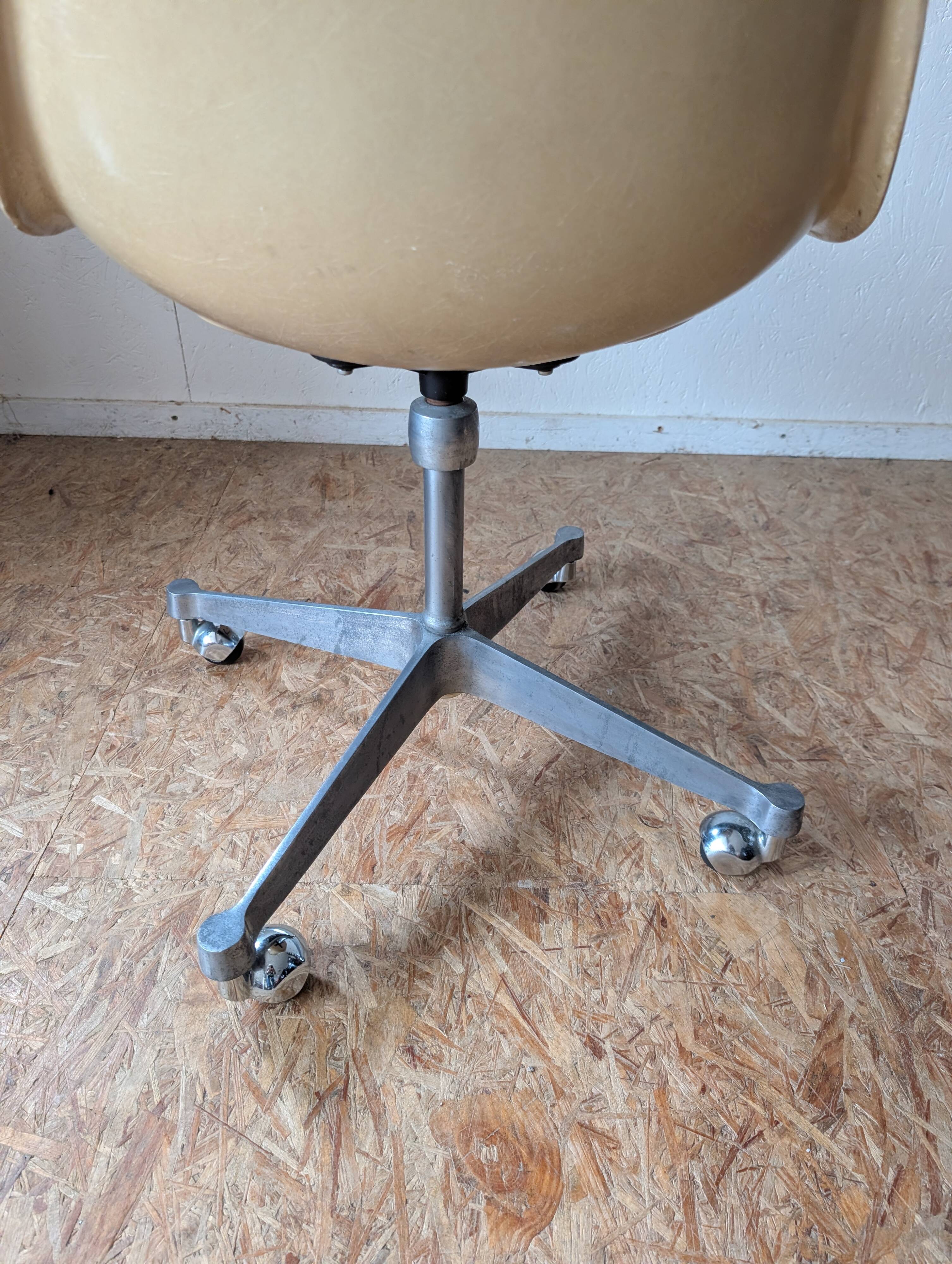 Office chair by Charles & Ray Eames for Herman Miller, 1970s