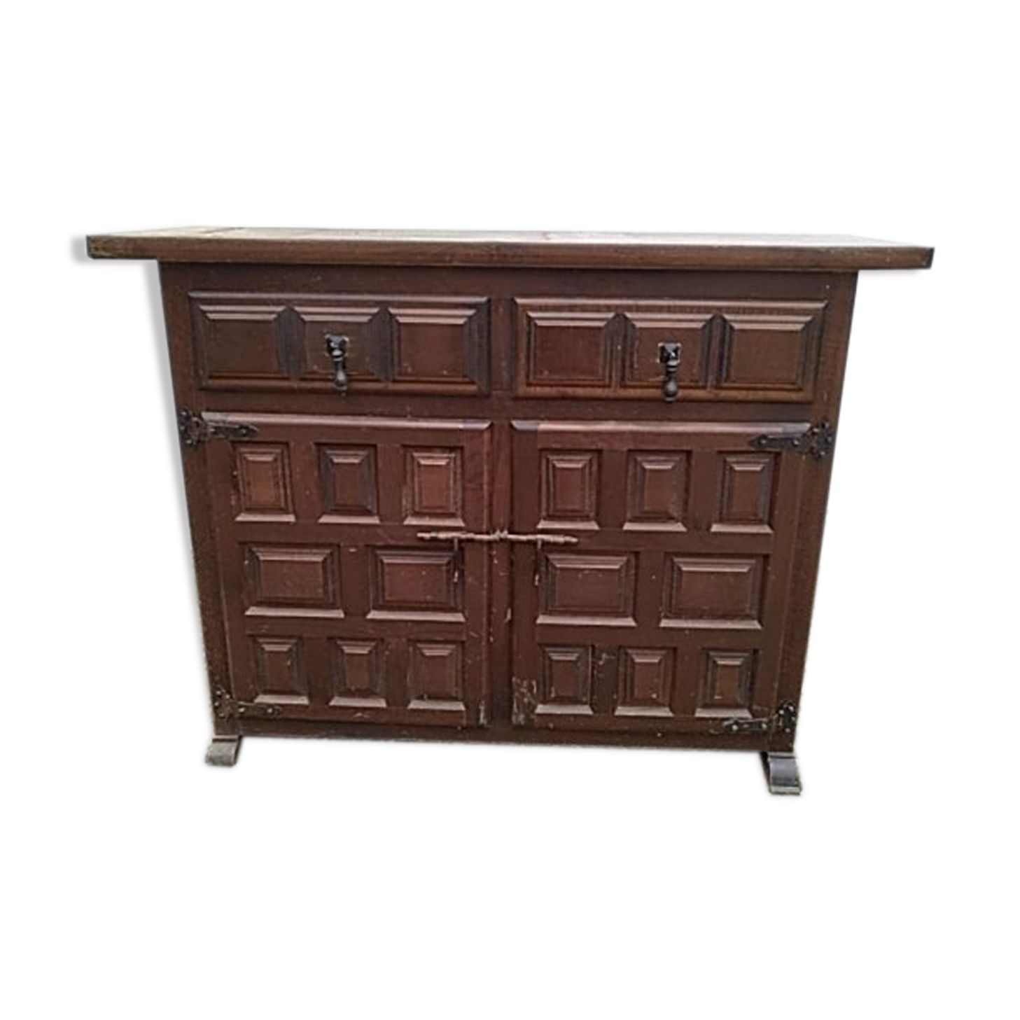 Low oak and wrought iron sideboard 18th/19th century