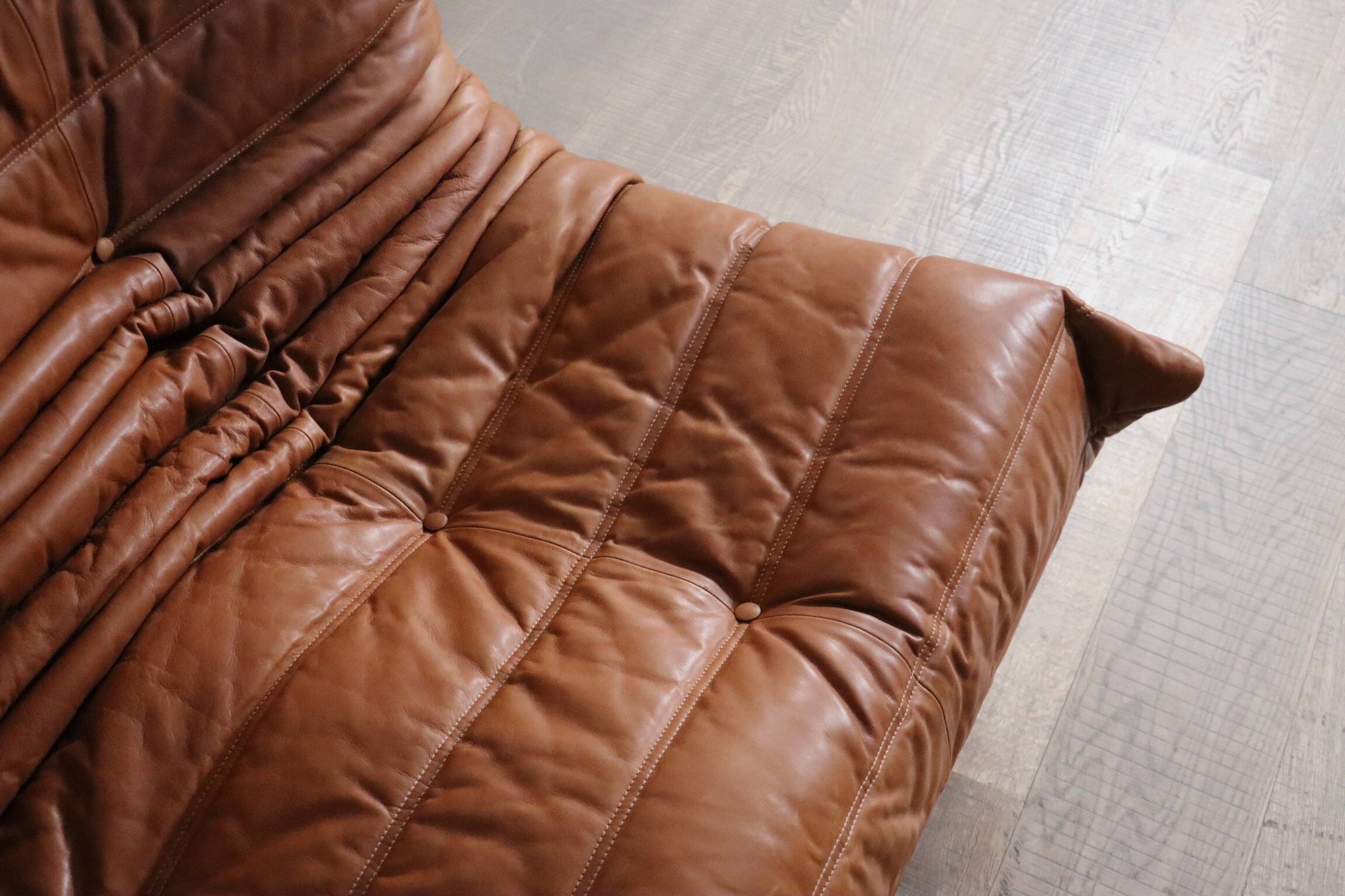 Canapé deux places Togo original Ligne Roset en cuir par Michel Ducaroy années 80