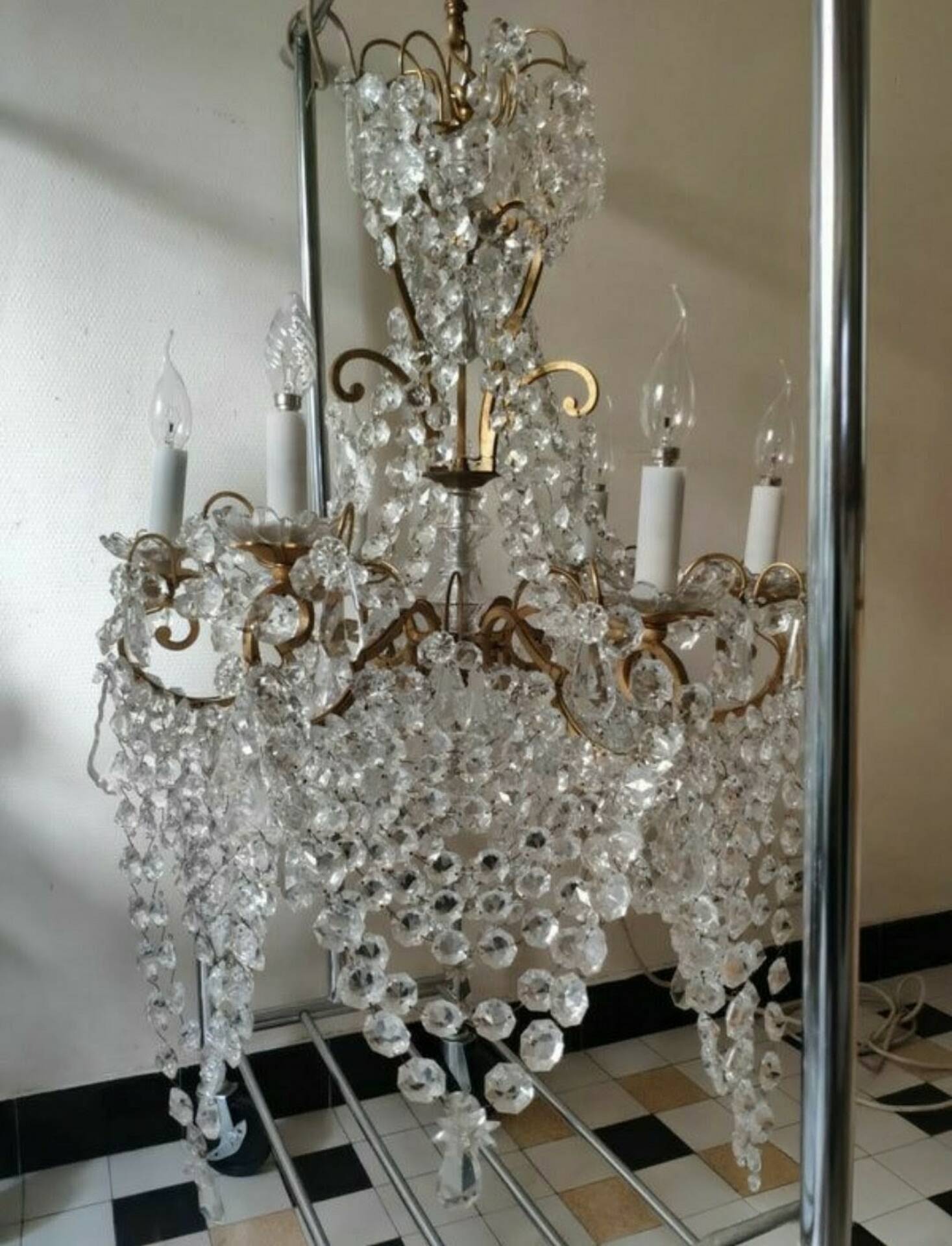 A pair of imposing, antique chandeliers with pendants.