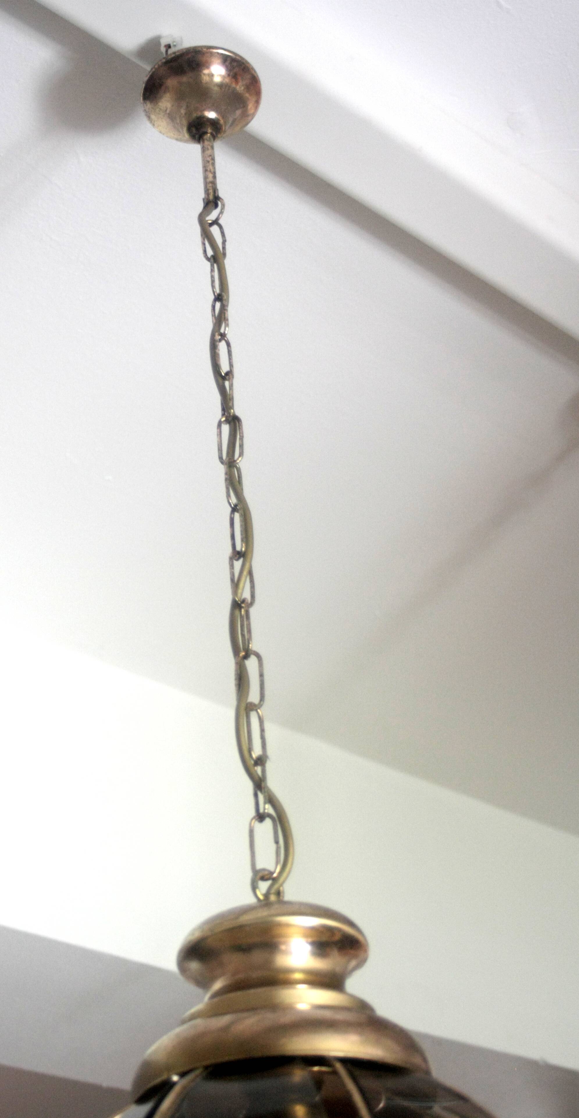 Lustre en laiton à segments de verre fumé, seconde moitié du XXe siècle