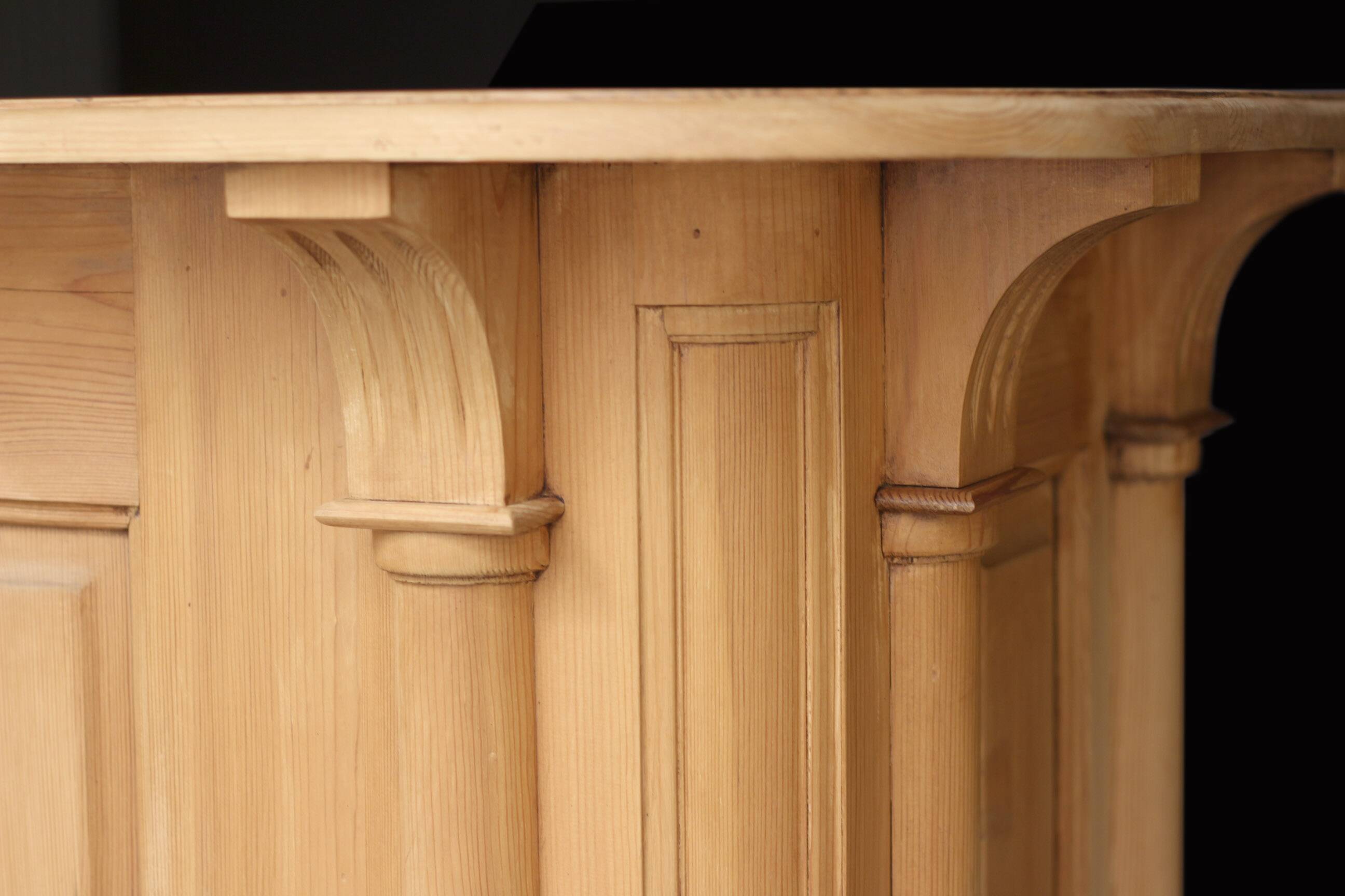 Magnificent hotel counter (19th century): central kitchen island, counter.