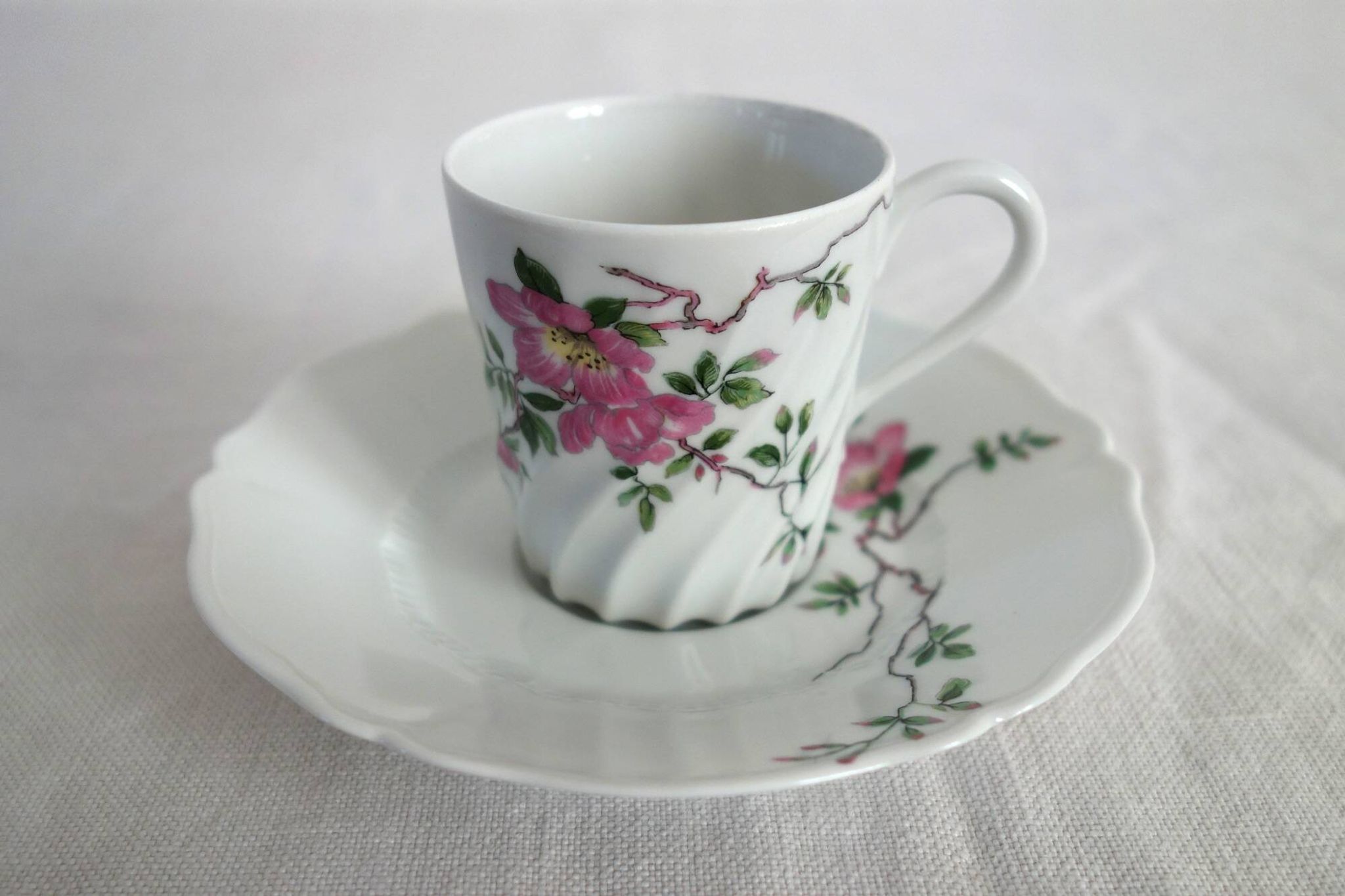8 tasses à café modèle églantine, Haviland Limoges vintage