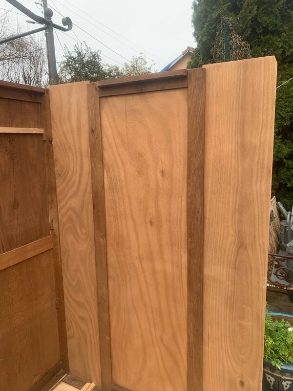 Armoire vintage pieds compas en bois brut portes coulissantes 1960