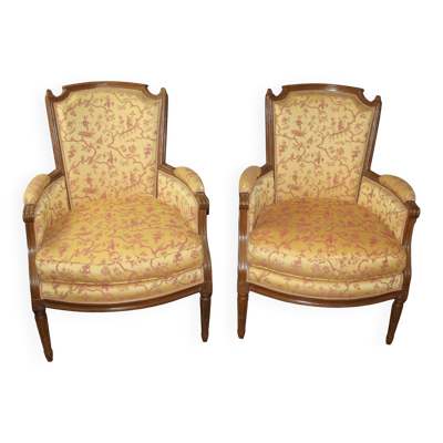 Paire de Bergères Louis XVI en noyer fin XVIII