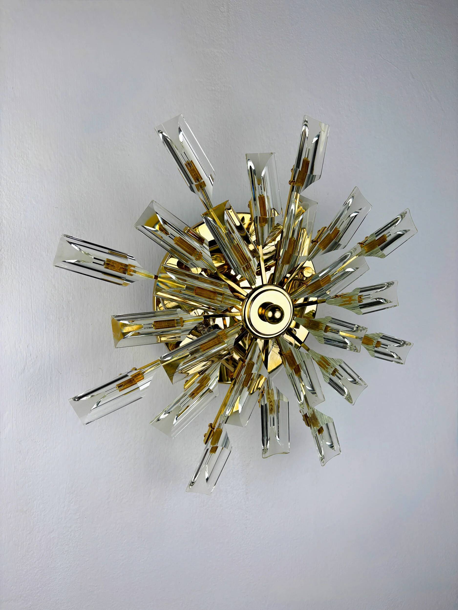 Sun-shaped ceiling or wall light by Oscar Torlasco for StilKronen, cut Murano glass, Italy, 1970s