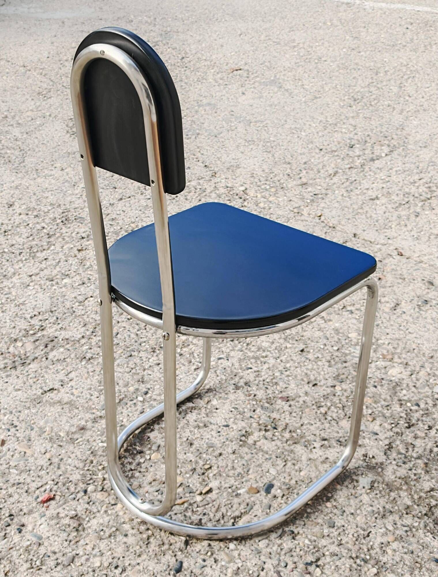 Set of 4 Bauhaus tubular steel chairs with wooden seats.