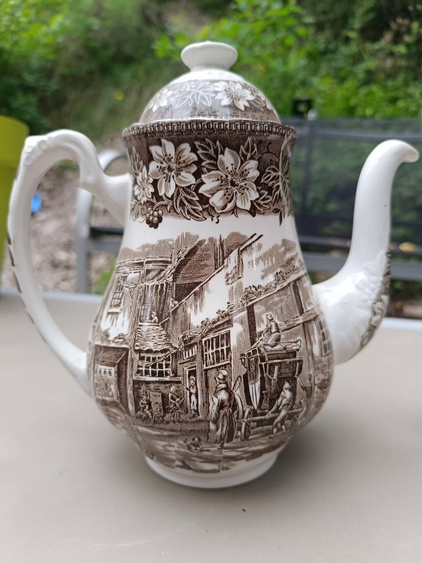 Royal Tudor collection English porcelain set Coaching taverns