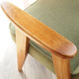 Fauteuil vintage vert l'olive bouclé model 366