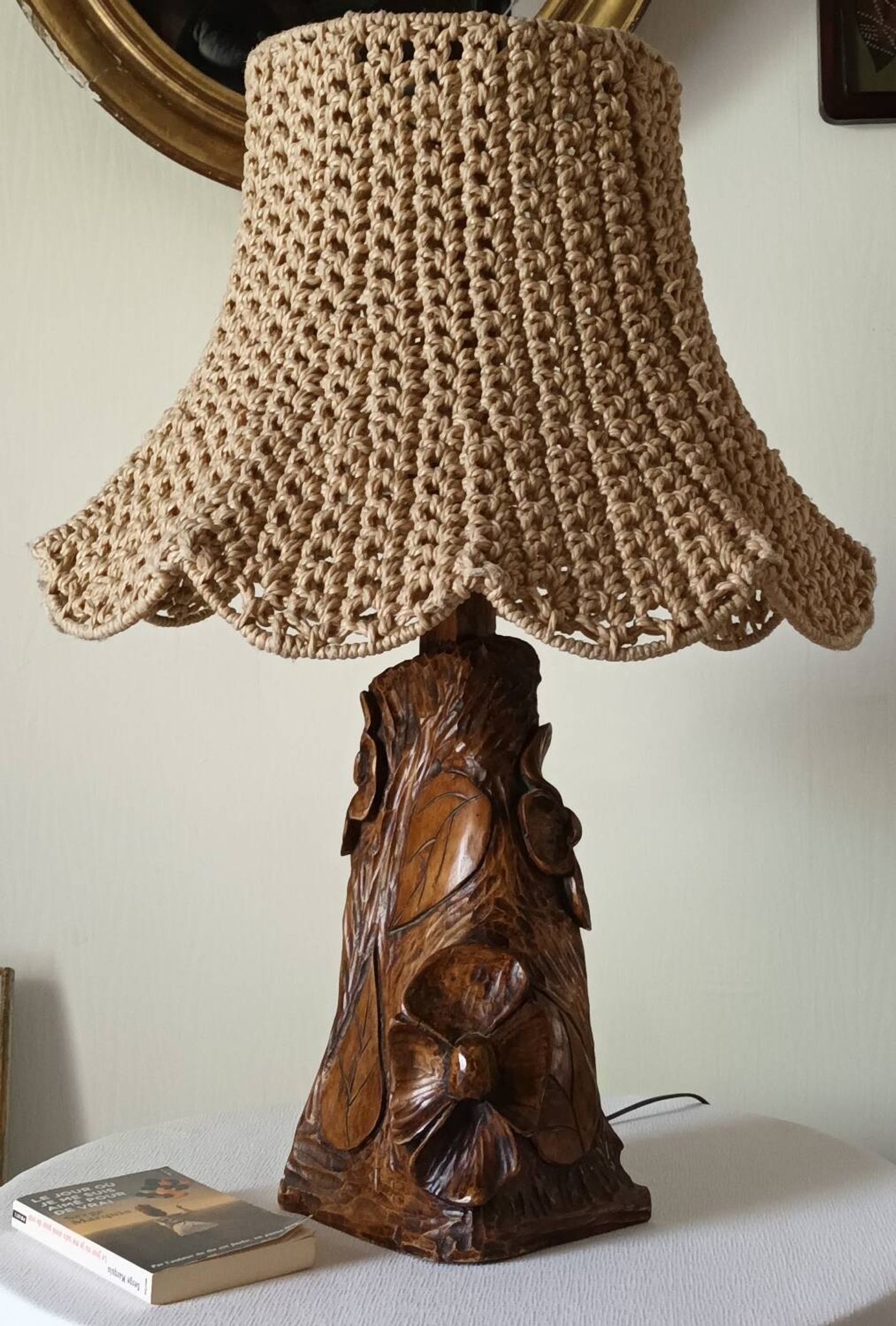 Lampe de table en bois sculpté et corde vintage