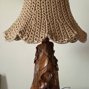 Lampe de table en bois sculpté et corde vintage
