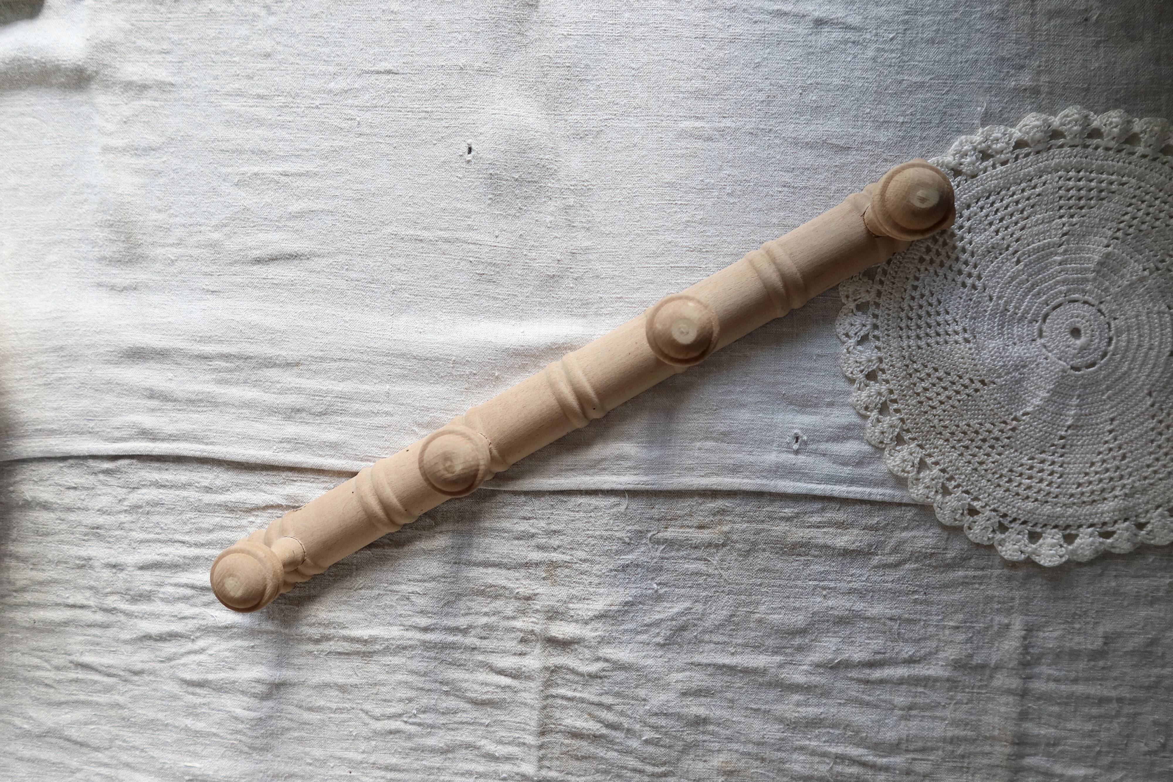 Vintage wall-mounted coat rack in raw wood – Art Deco style