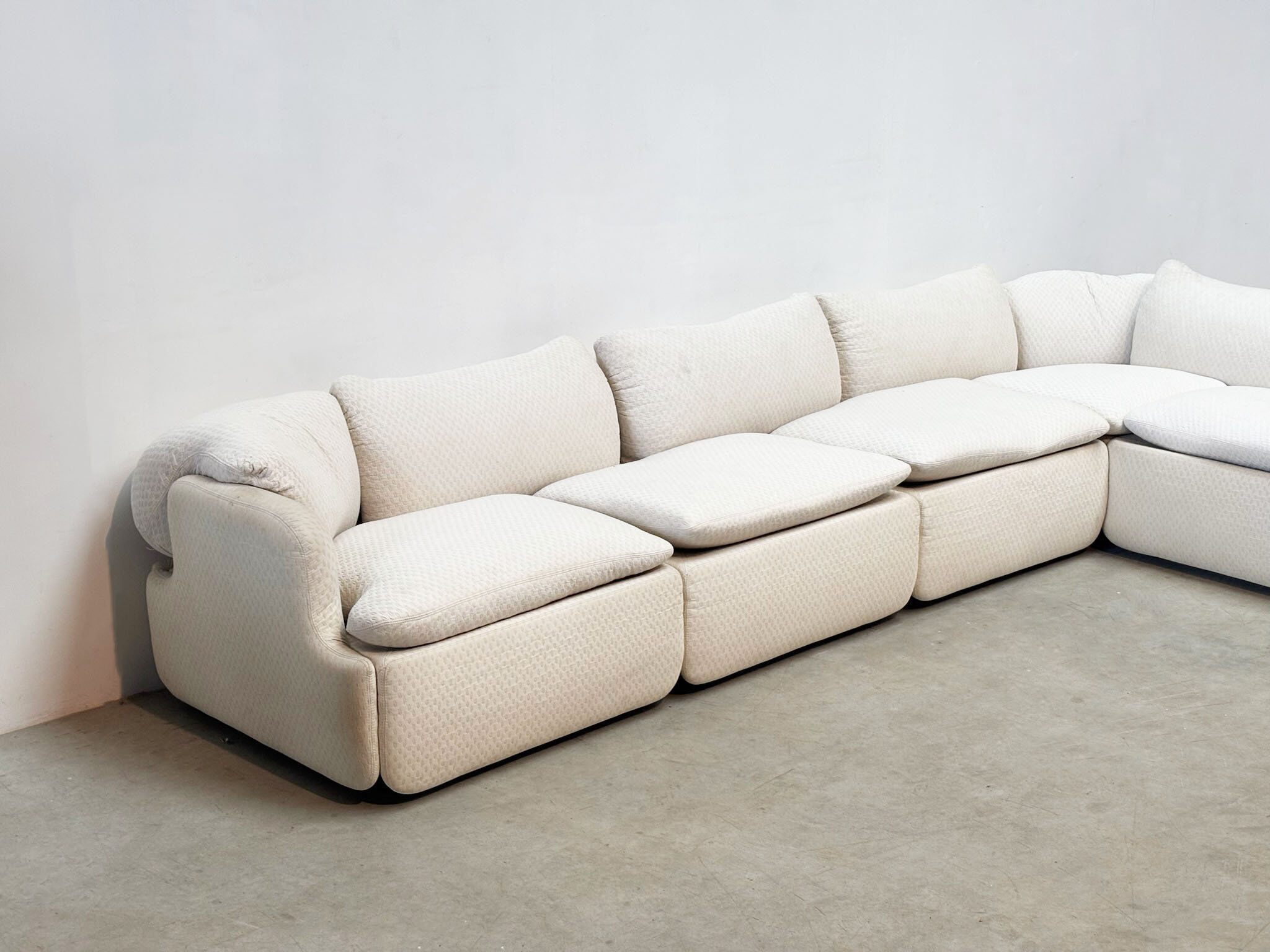 Confidential sofa by Alberto Rosselli for Saporiti