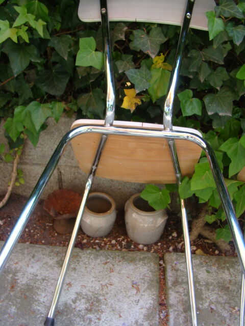 Pair of veined fomica chairs 60