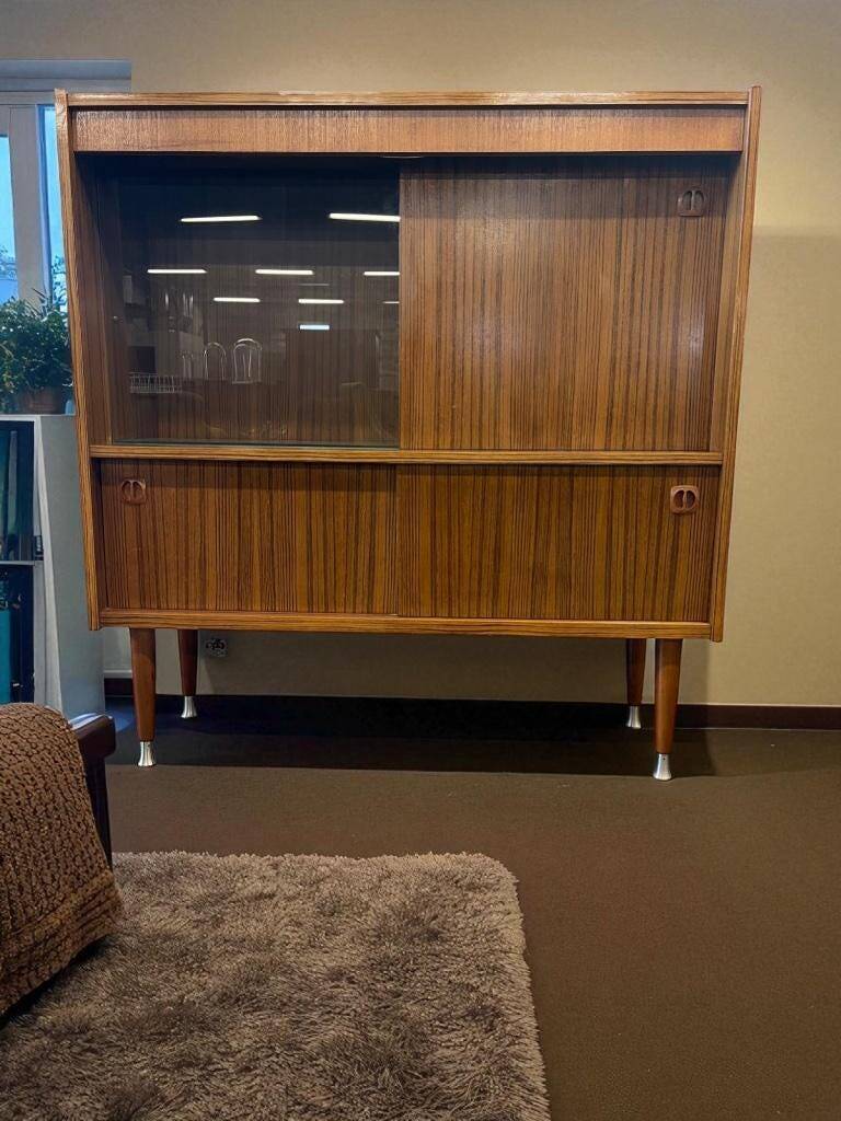 Vintage display cabinet / bar cabinet / cabinet with lighting