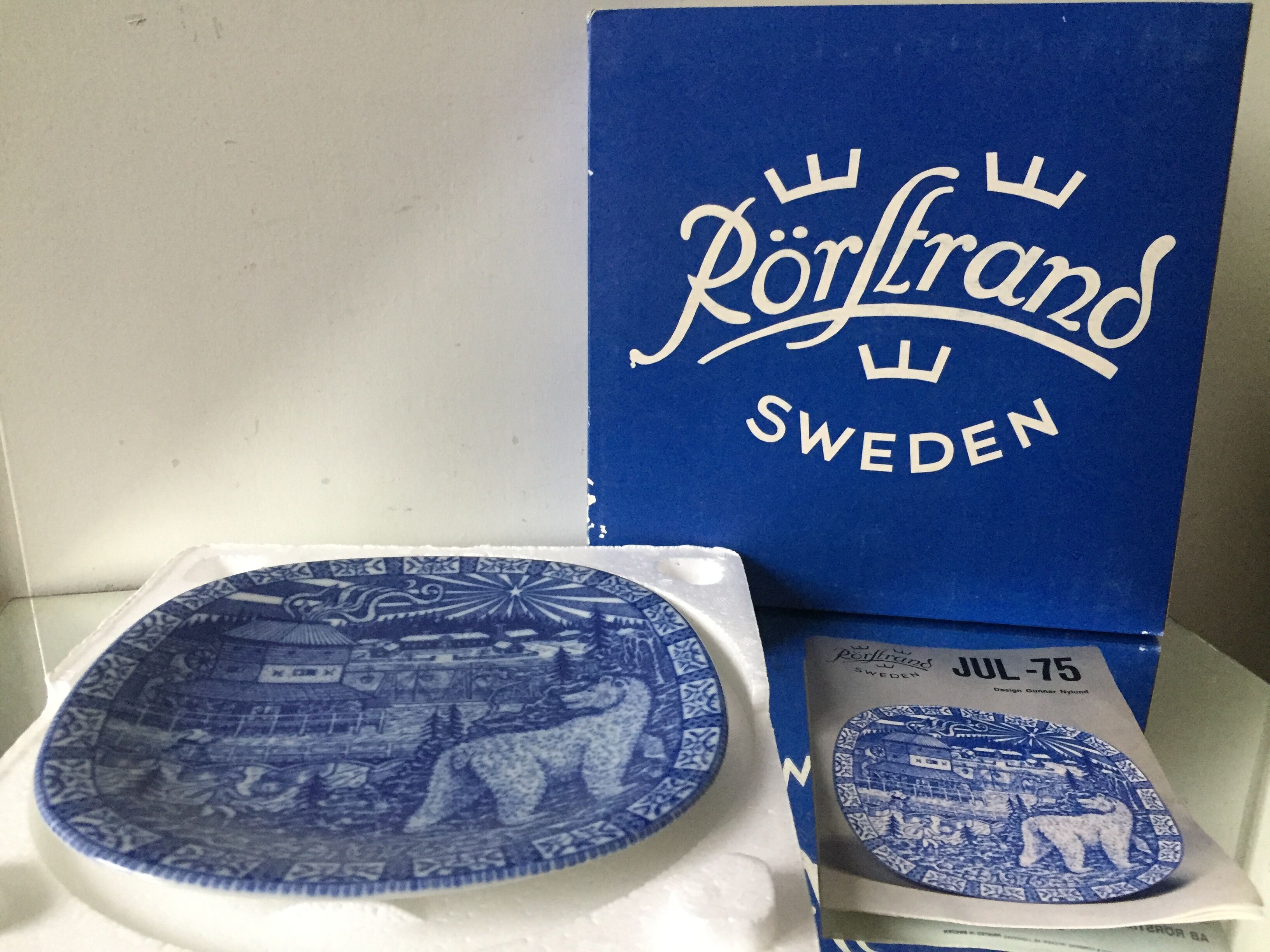 Decorative dish Gunnar Nylund for Rorstrand design 1975