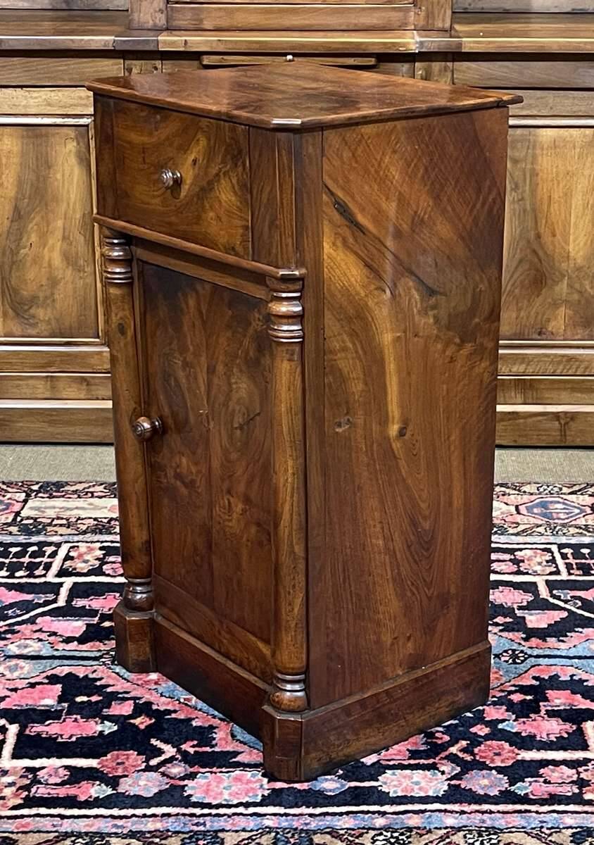 Chevet 19ème en noyer