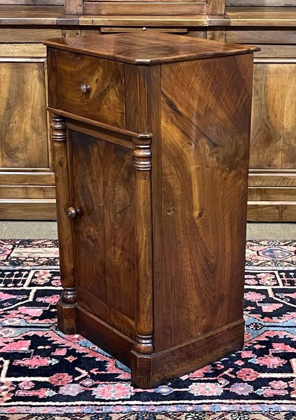 Chevet 19ème en noyer