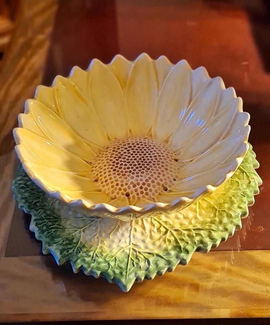 Barbotine draining bowl