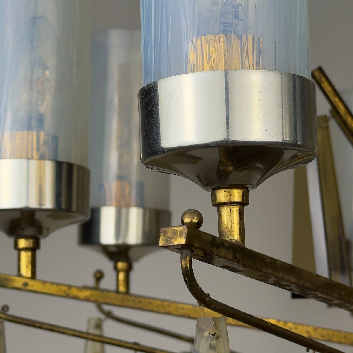 Large mid-century Italian sculptural chandelier in brass and glass, Italy, 1950s