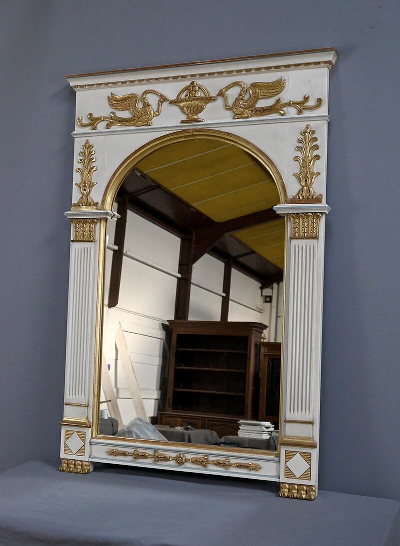 Large trumeau mirror, Directoire style – Early 20th century
