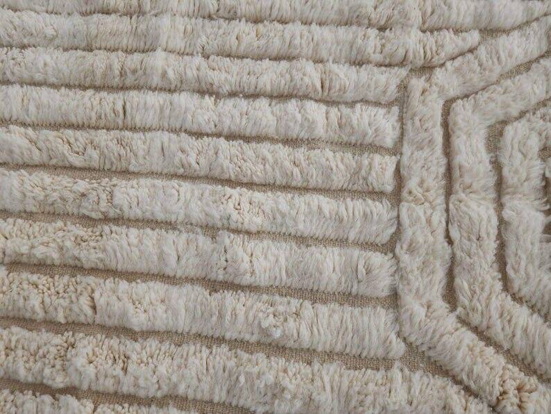 Handmade pure wool rug, size 150 x 250 cm.