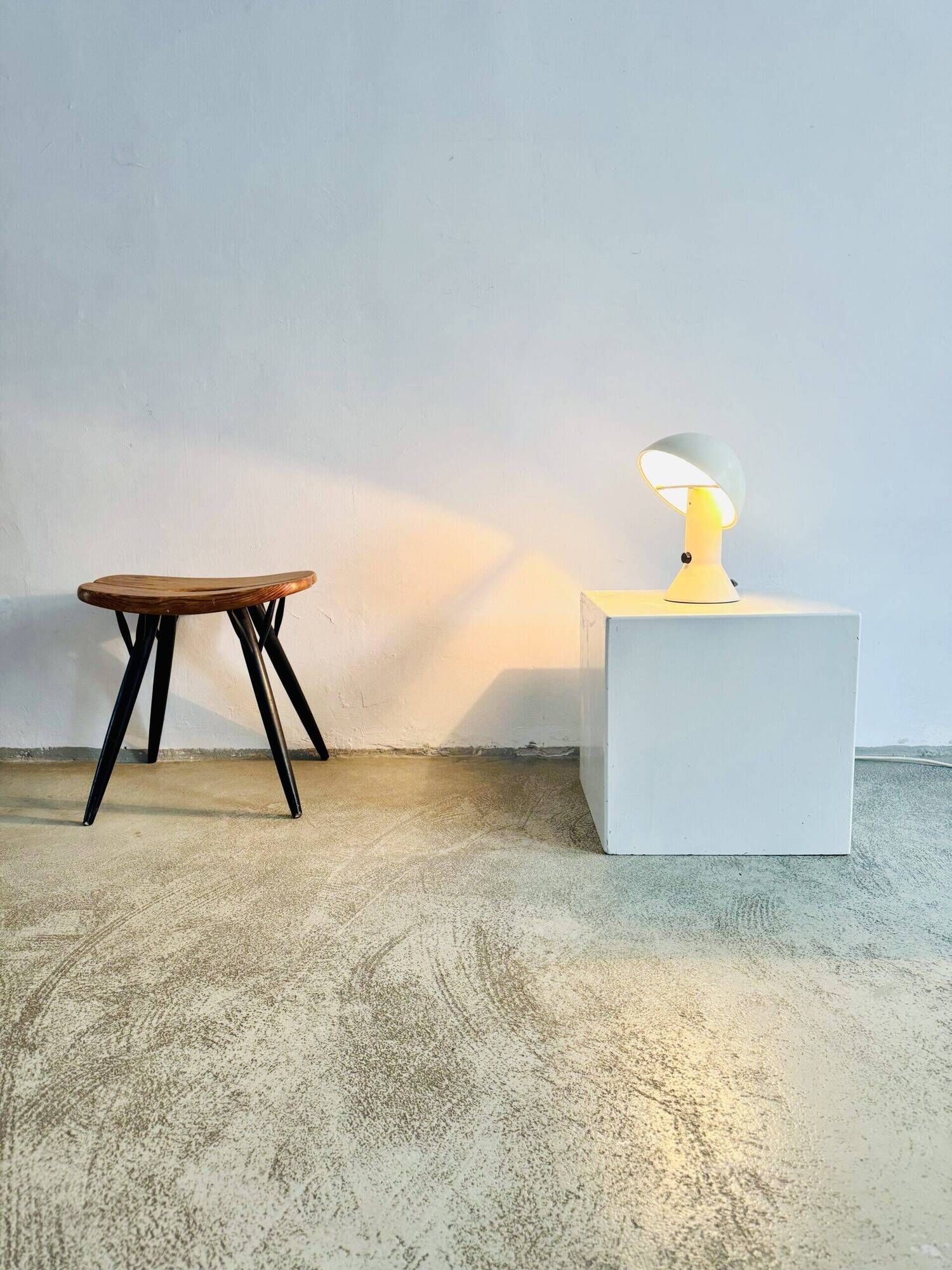 Model 685 ‘Elmetto’ Table Lamp In White Abs By Elio Martinelli For Martinelli Luce, Italy 1970S