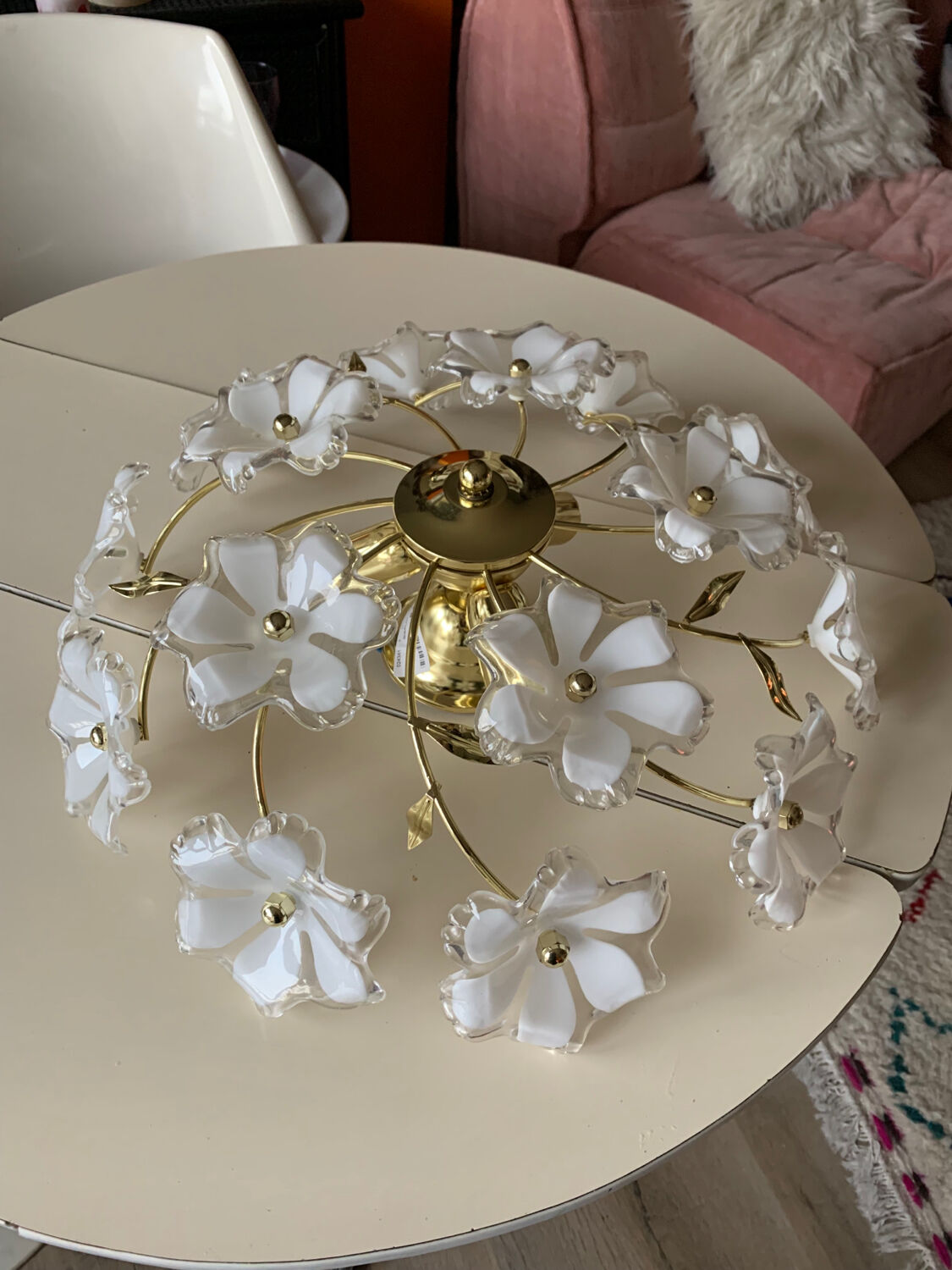 Ceiling chandelier with flowers