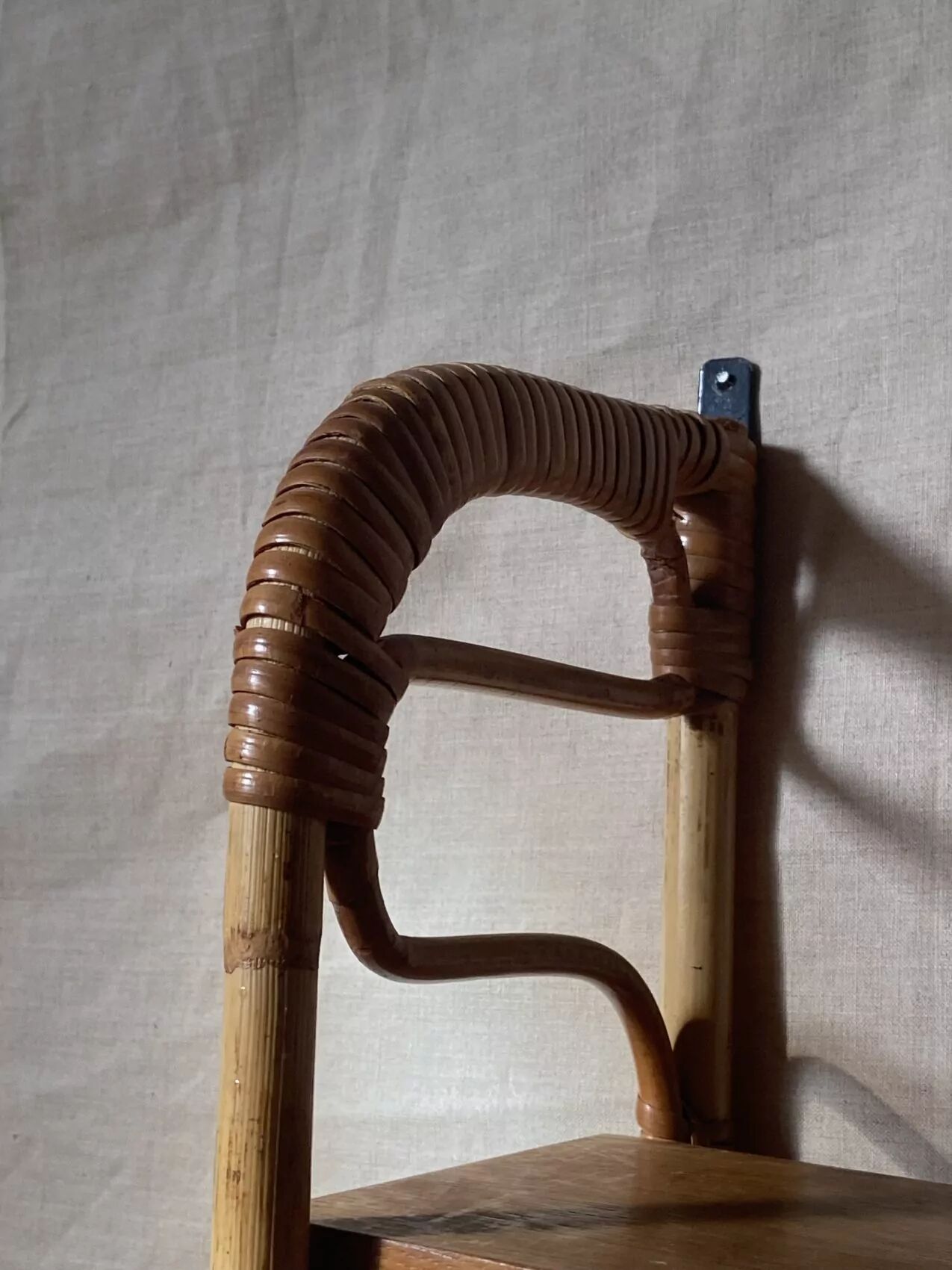 Removable wall shelf in rattan – 1960s vintage