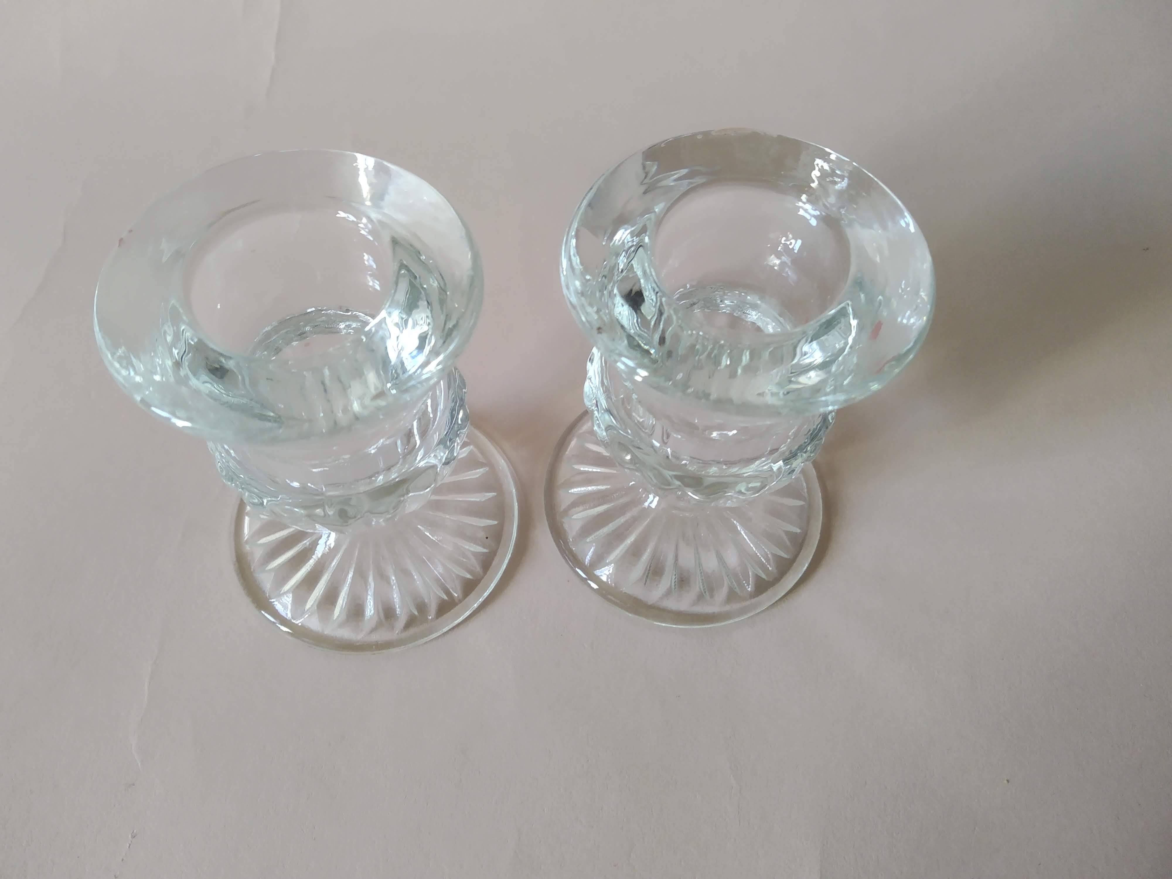 Paire de bougeoirs en verre forme Medicis