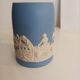 Chope, mug en jaspe. wedgwood, fabrication anglaise. scènes de chasse en relief