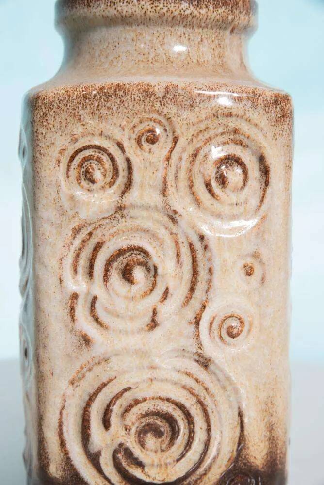 Vintage 'uienvaas' from West Germany, retro fat lava flower vase from the 1960s.