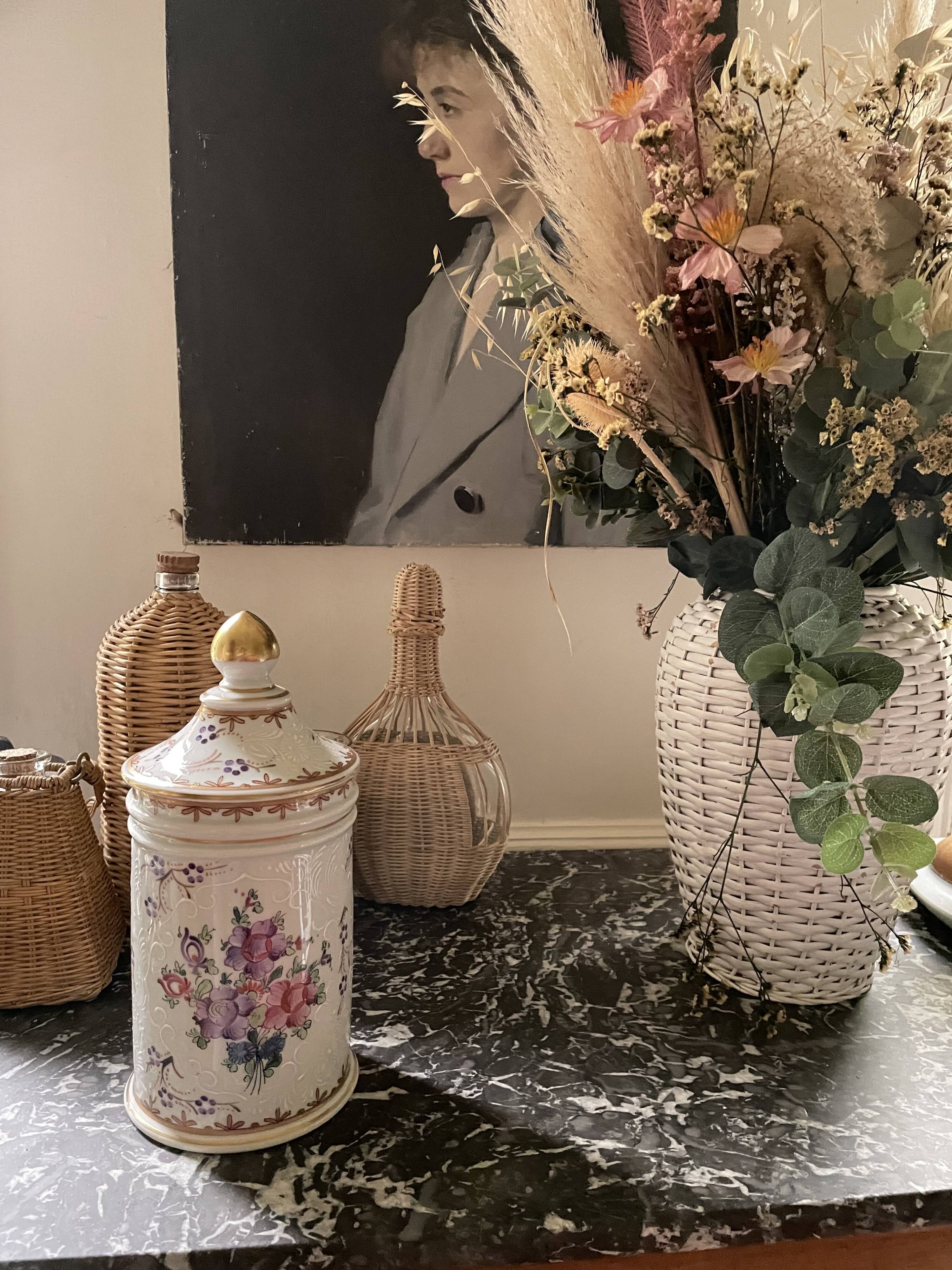 Twentieth century Paris porcelain pharmacy pot