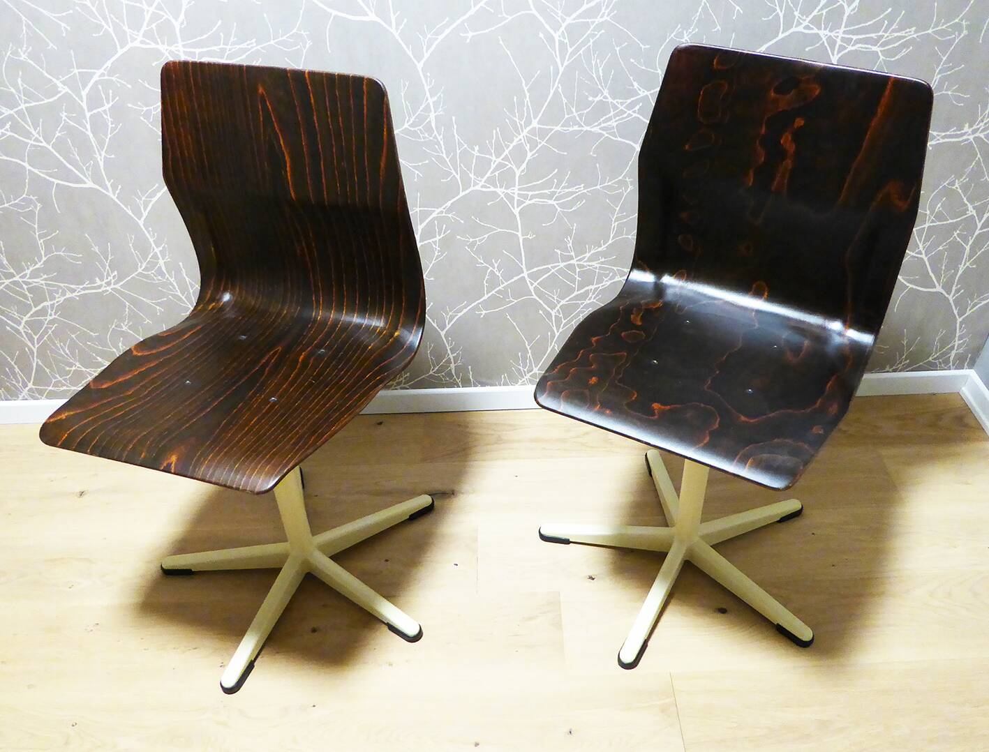 OBO central foot chair