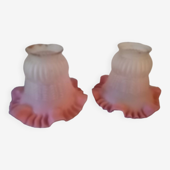 Duo de tulipes de lustre ou lampe en opaline bicolore