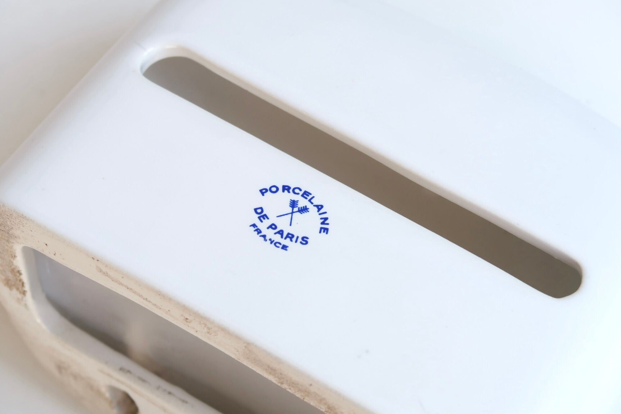 Porcelain toilet paper dispenser from Paris