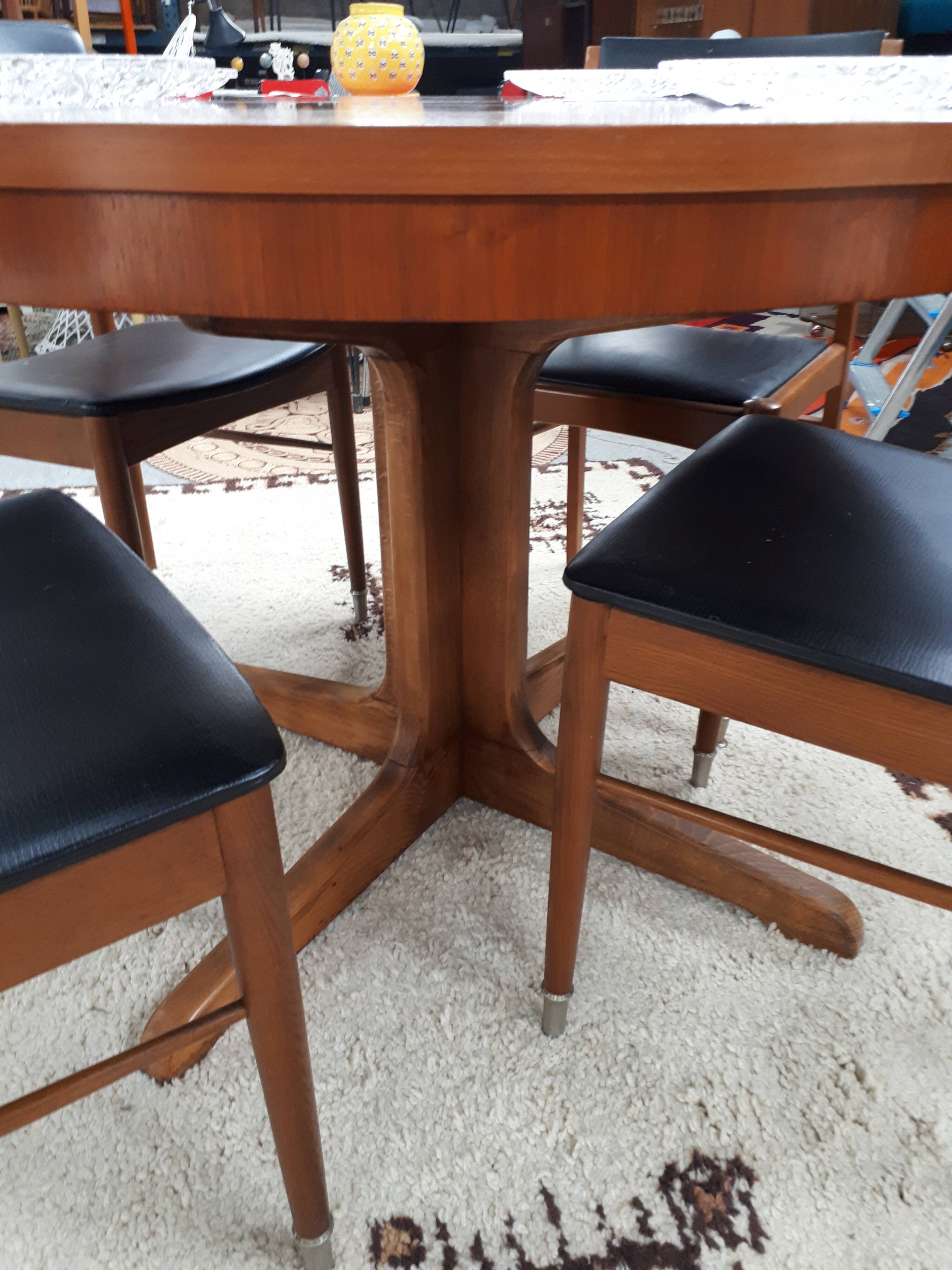 Table ronde par Baumann des années 60