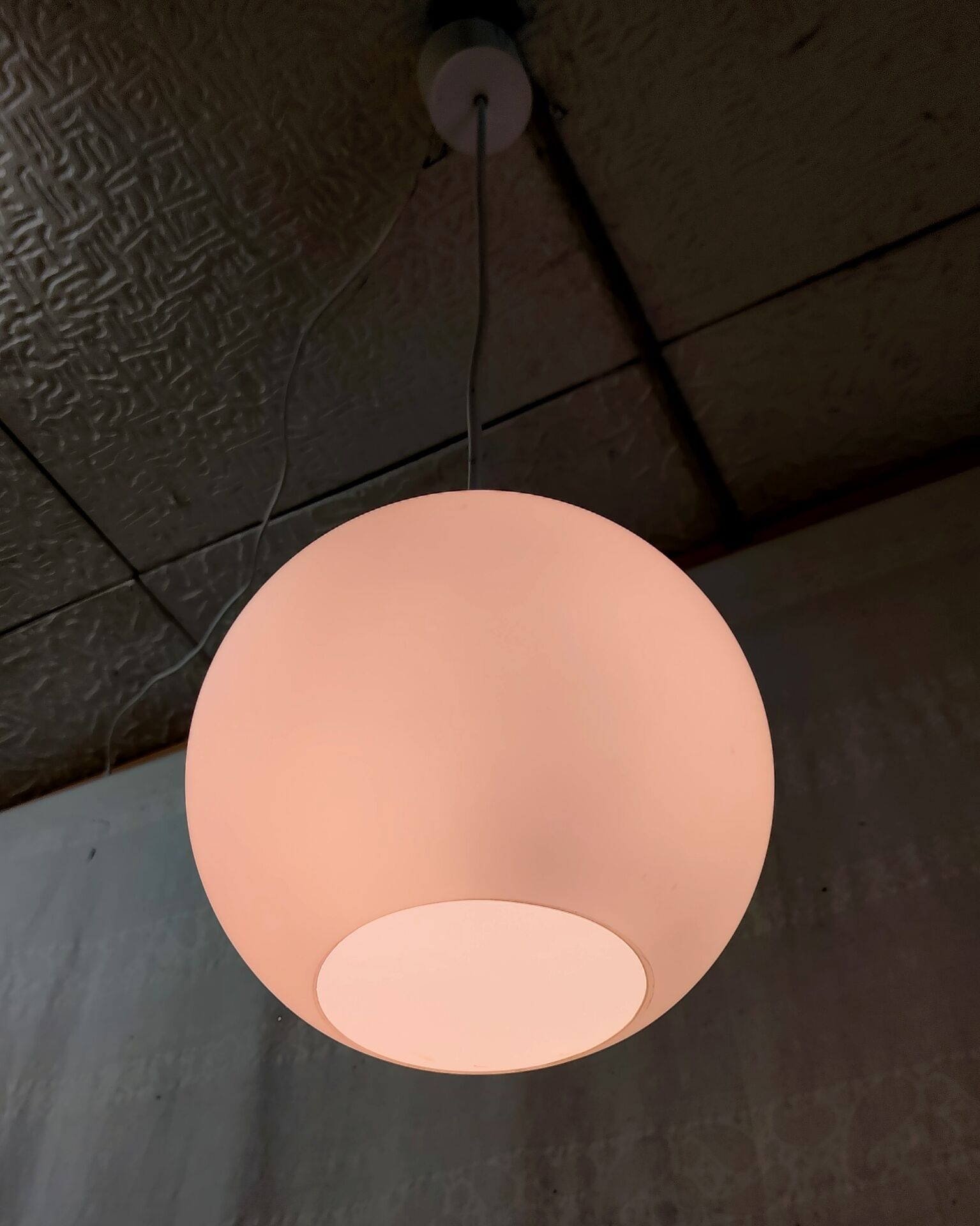 Suspension globe opaline blanche - mid. XXeme