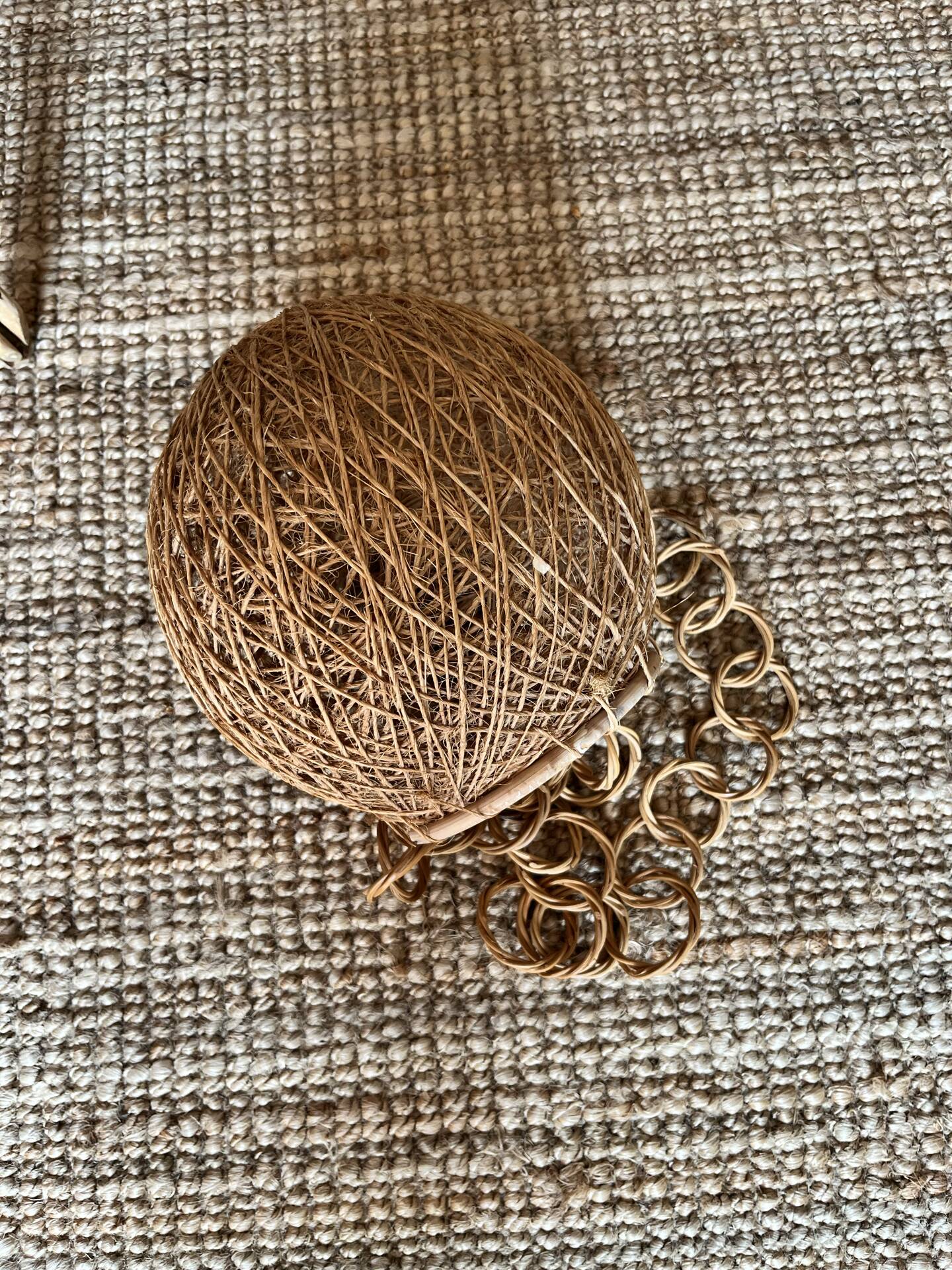 Suspension ball in rope