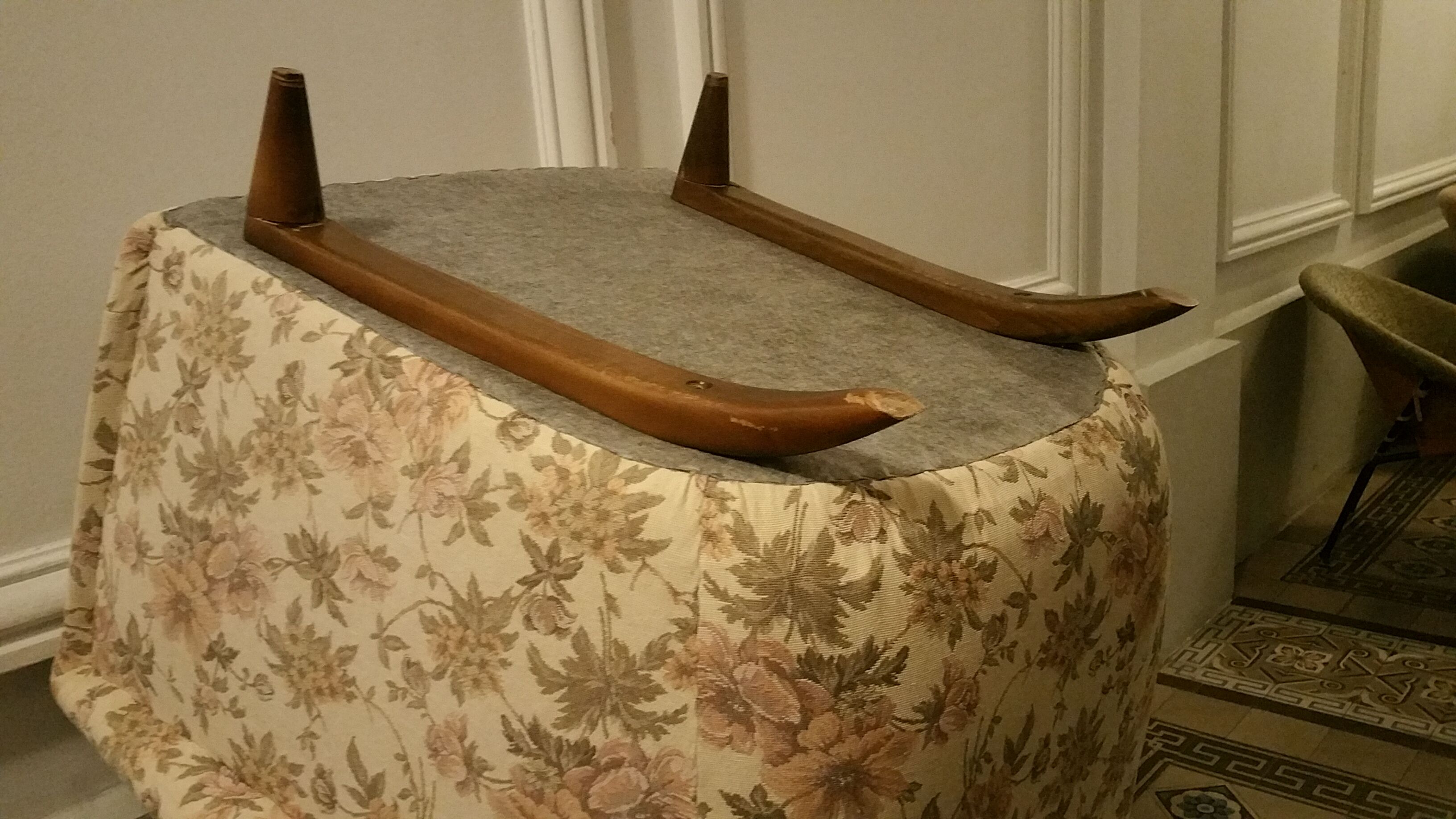 Chair has ears Shepherdess 50 60 years flesh Wing